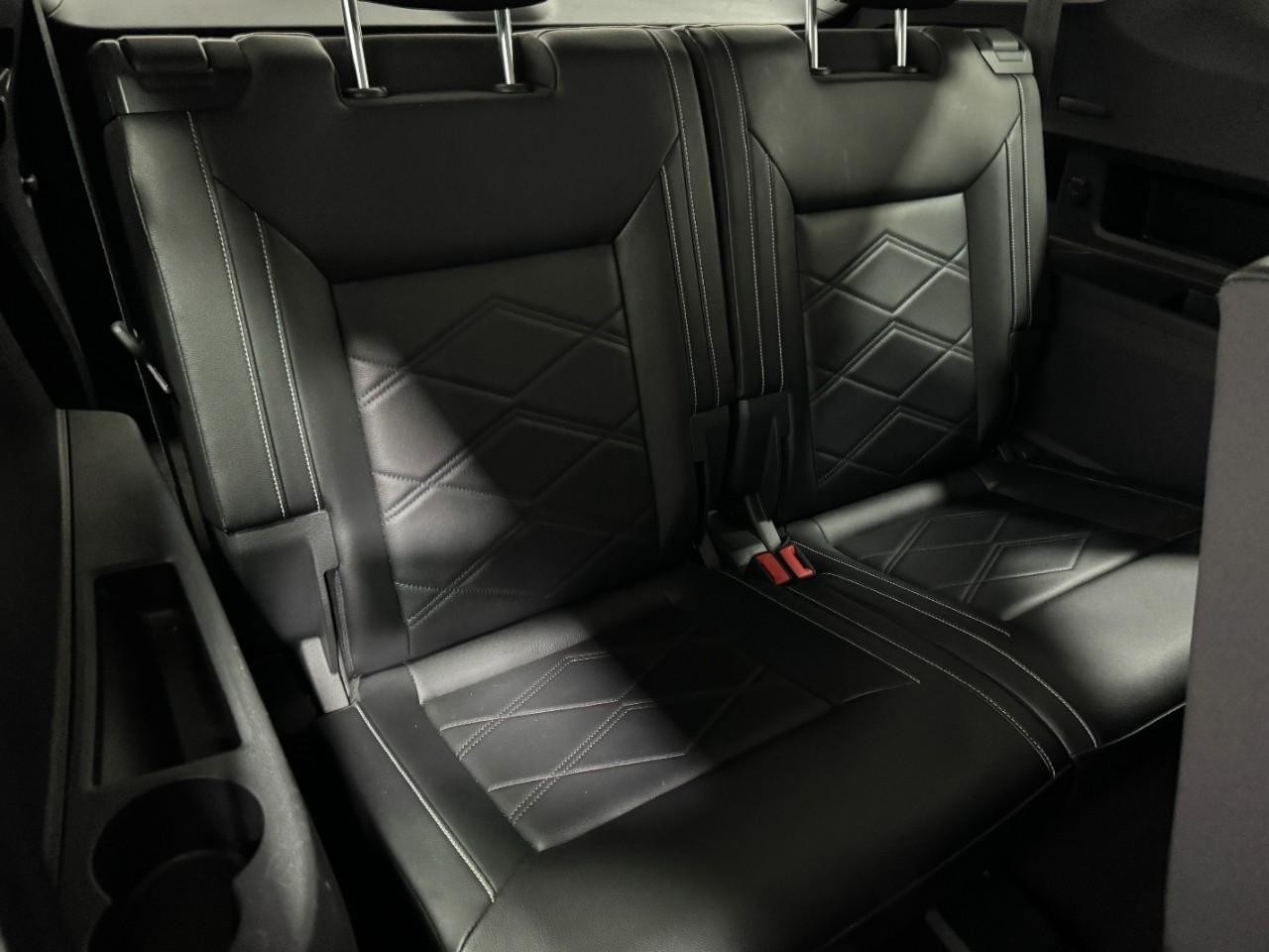 Volkswagen Atlas Vehicle Full-screen Gallery Image 11