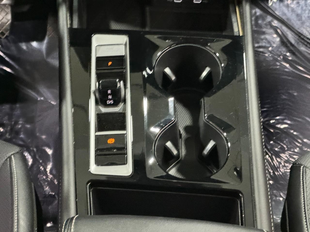 Volkswagen Atlas Vehicle Full-screen Gallery Image 17