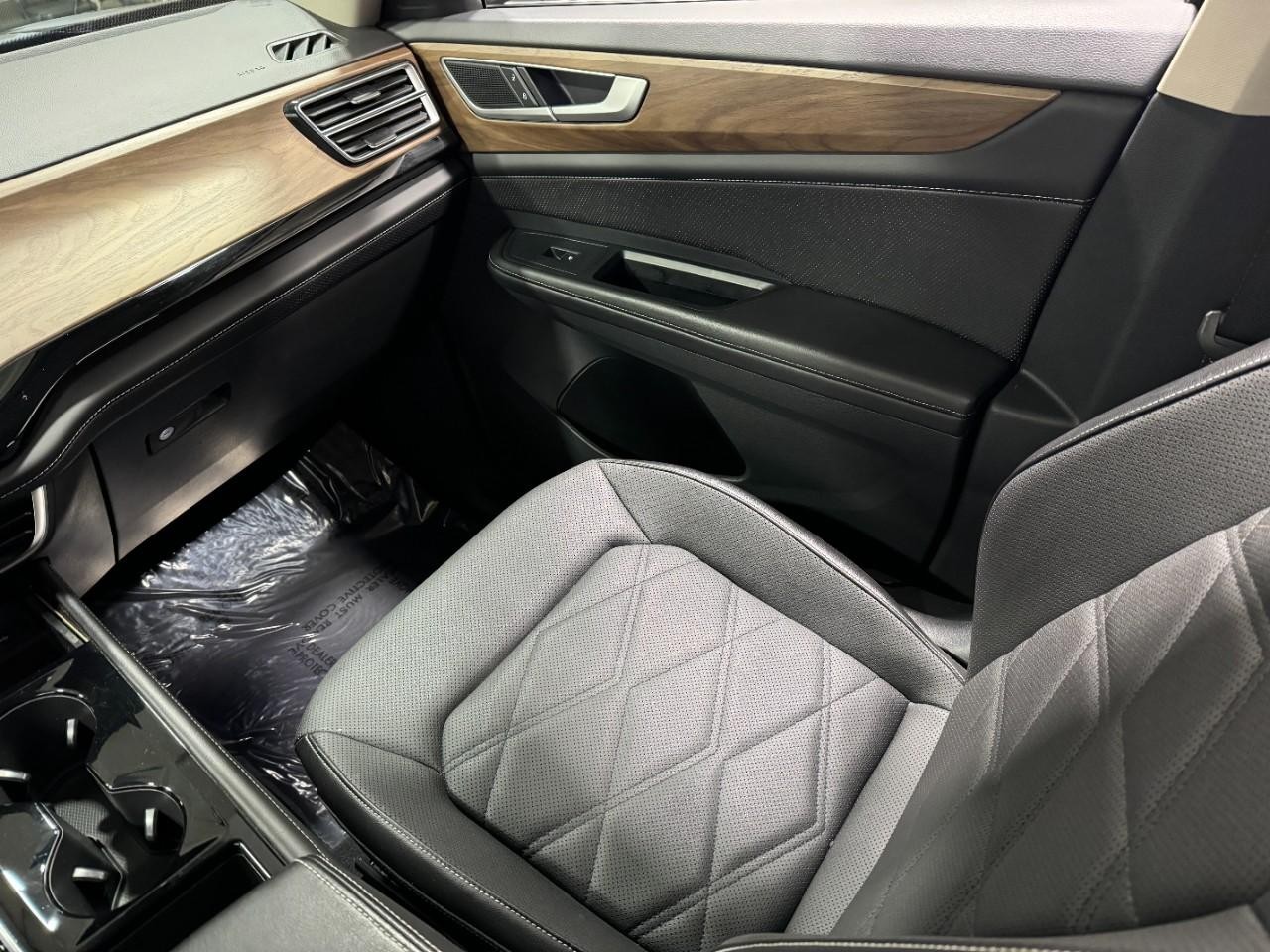 Volkswagen Atlas Vehicle Full-screen Gallery Image 18