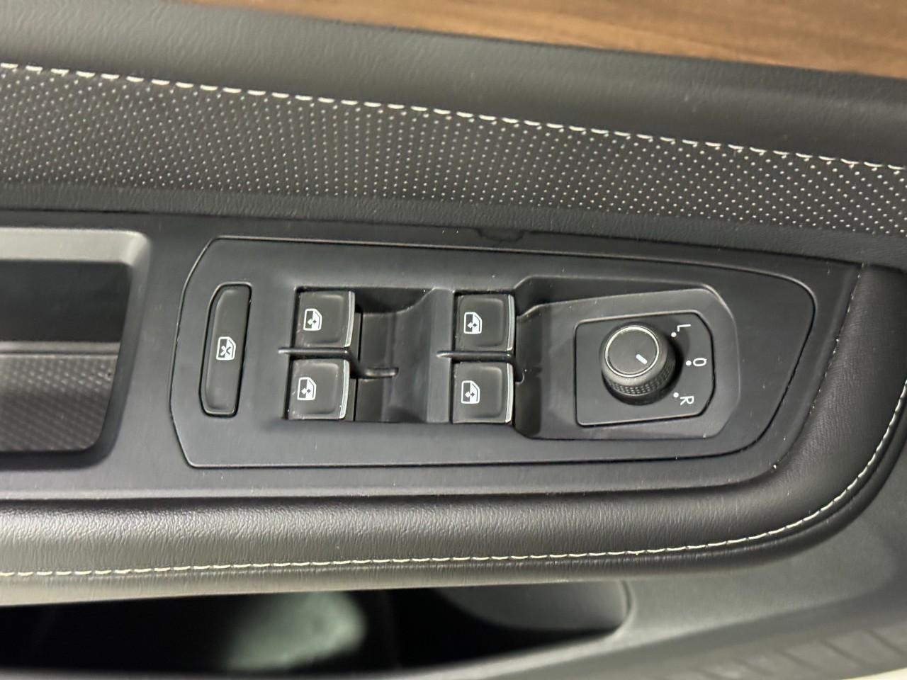 Volkswagen Atlas Vehicle Full-screen Gallery Image 25