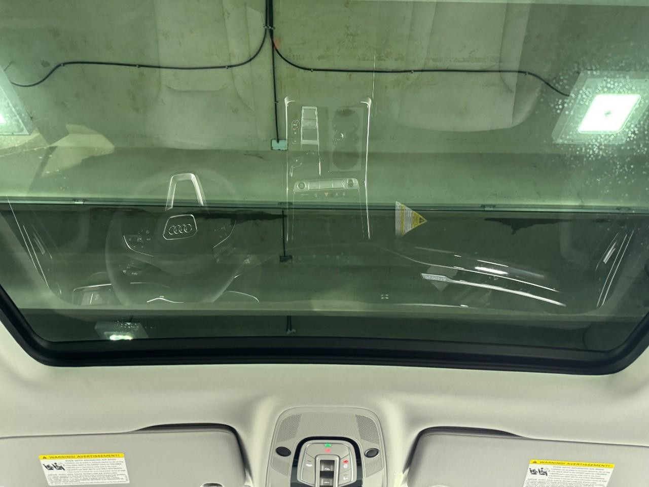 Audi Q7 Vehicle Full-screen Gallery Image 12