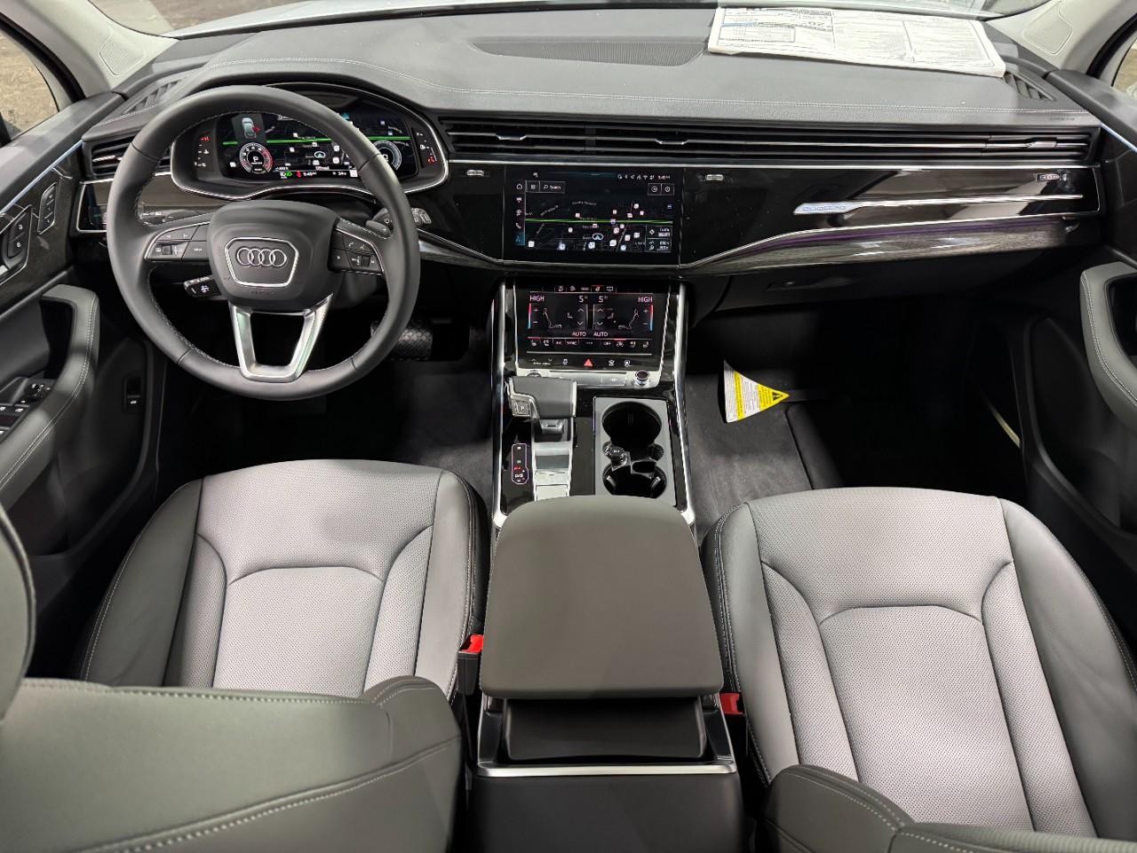 Audi Q7 Vehicle Full-screen Gallery Image 13