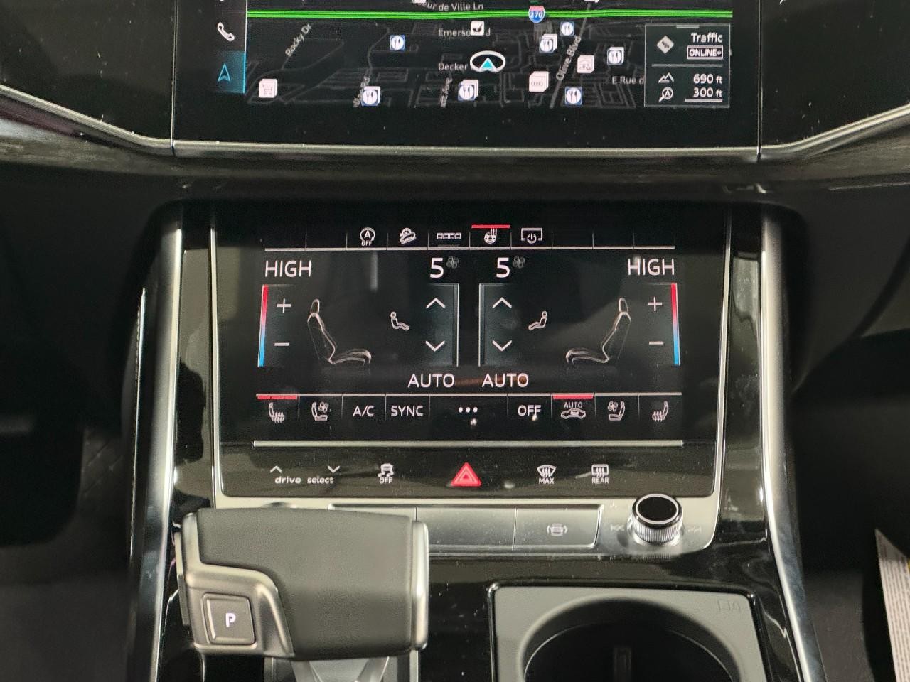 Audi Q7 Vehicle Full-screen Gallery Image 16