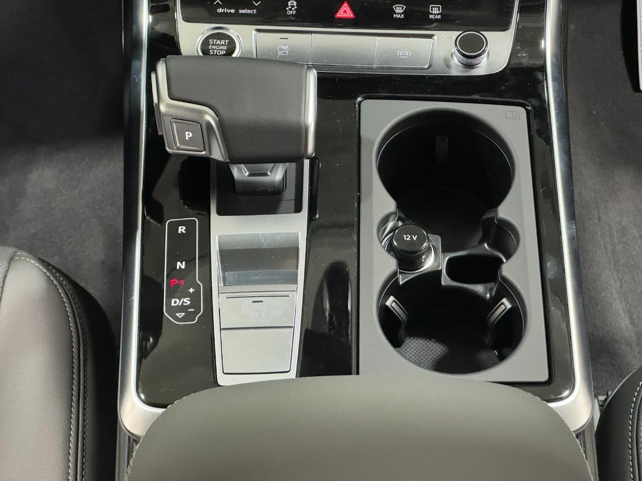 Audi Q7 Vehicle Full-screen Gallery Image 17