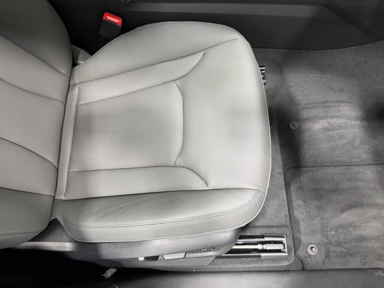 Audi Q7 Vehicle Full-screen Gallery Image 20