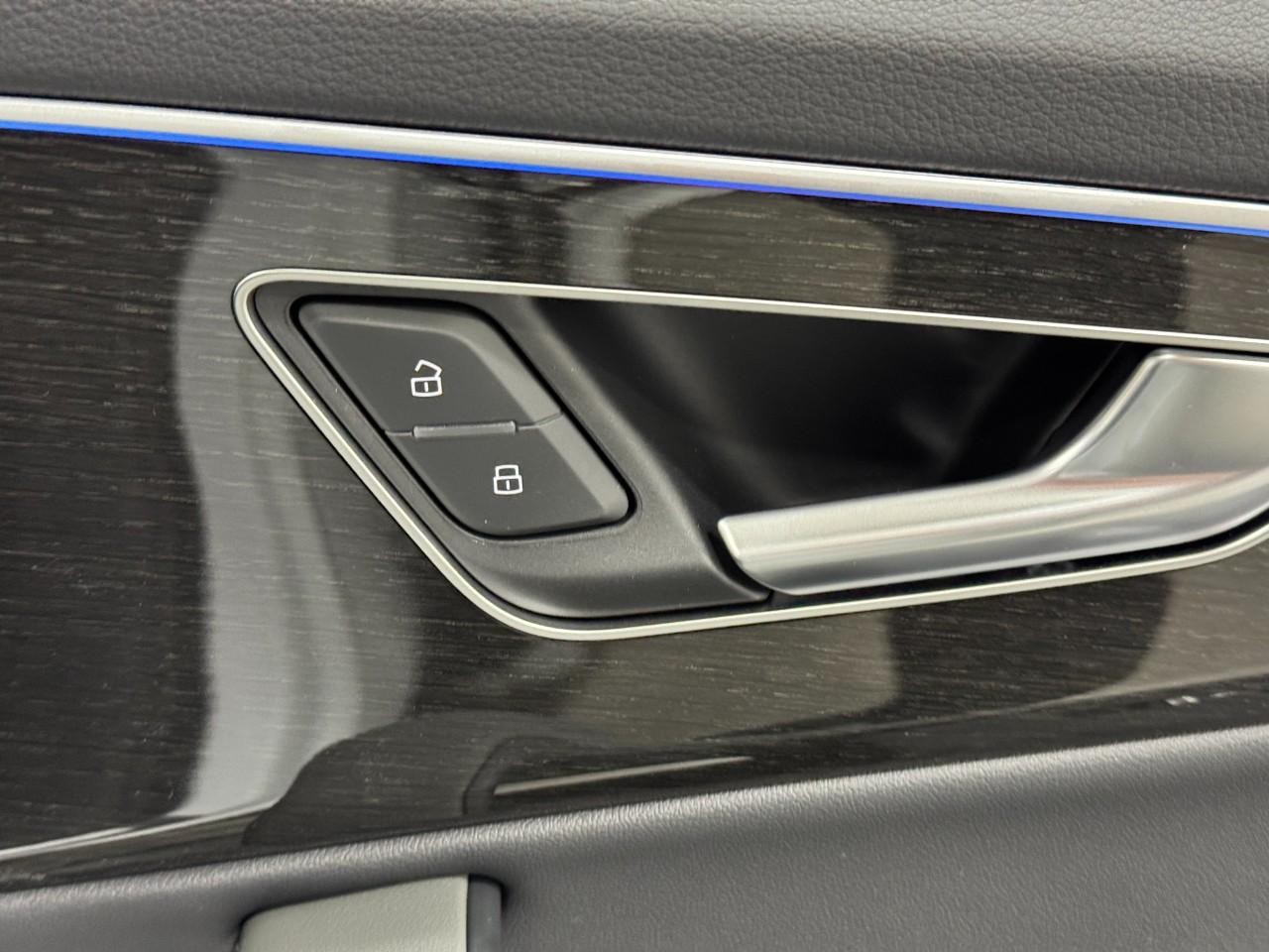 Audi Q7 Vehicle Full-screen Gallery Image 22