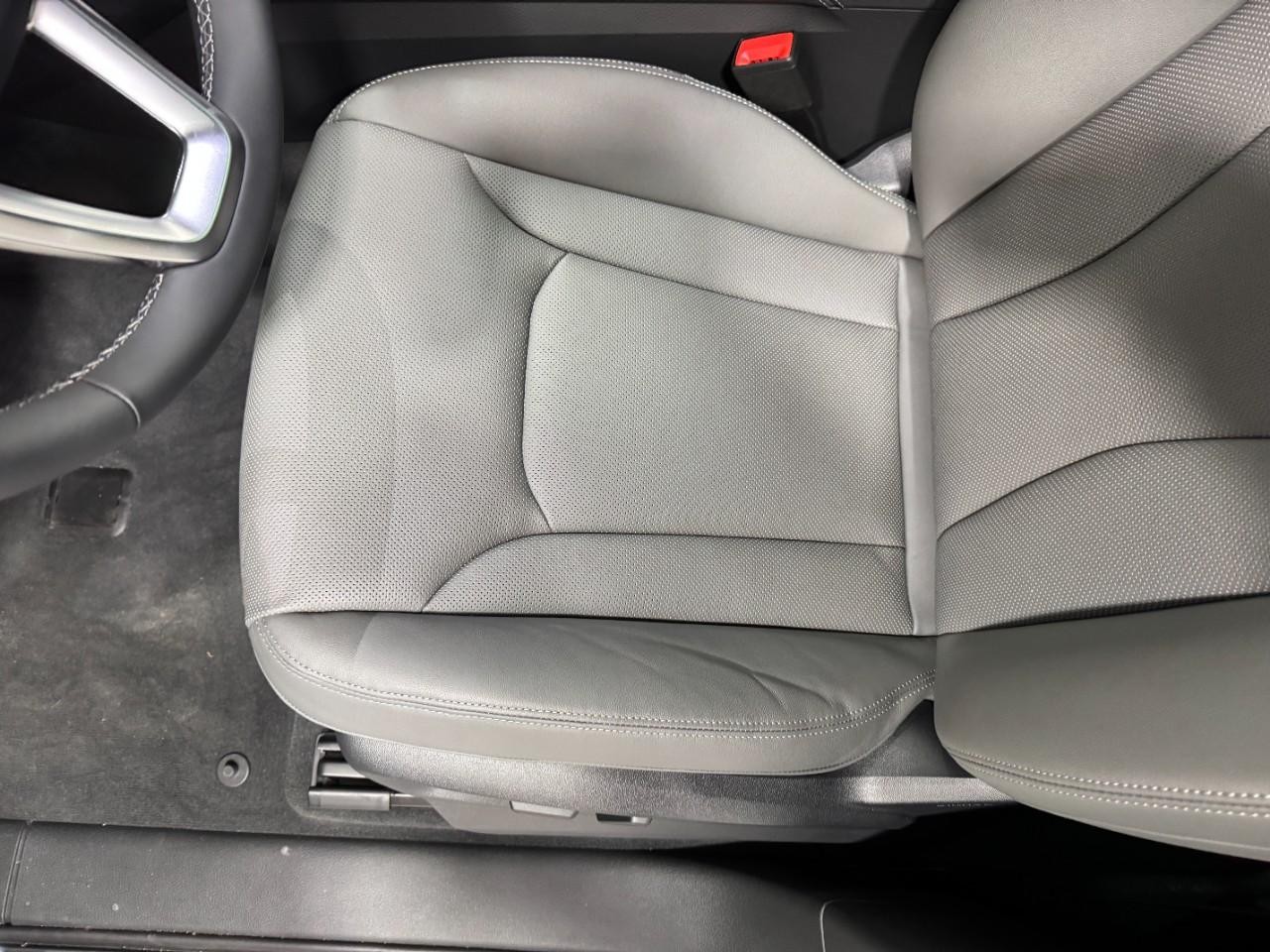 Audi Q7 Vehicle Full-screen Gallery Image 28