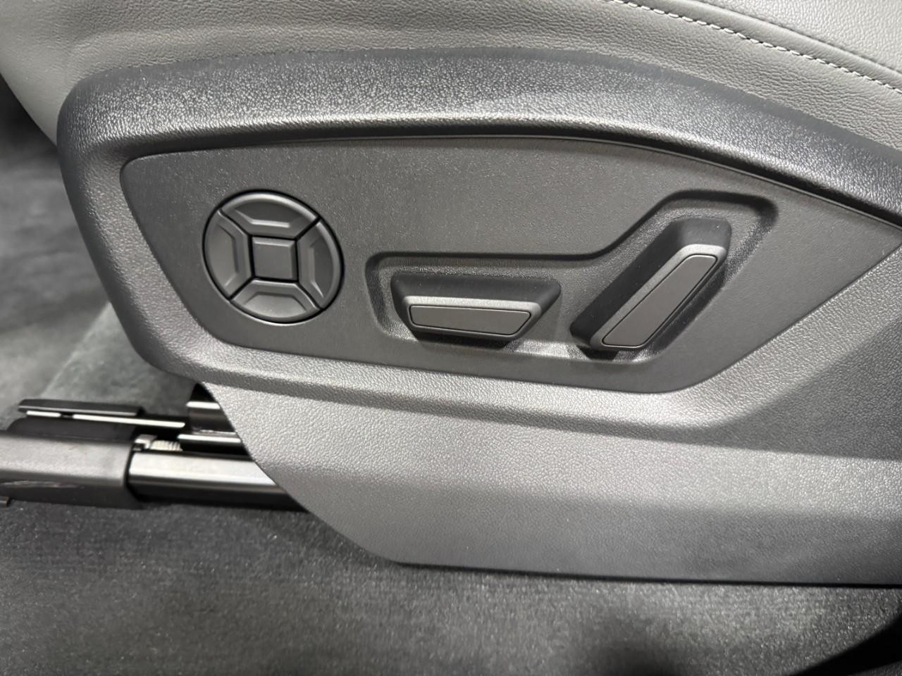 Audi Q7 Vehicle Full-screen Gallery Image 29