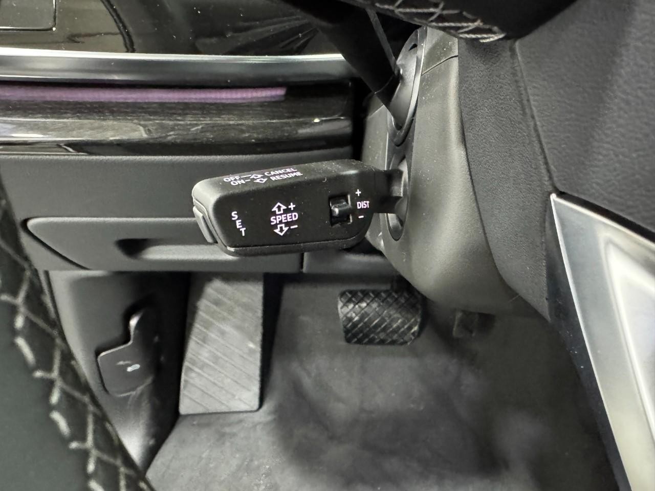 Audi Q7 Vehicle Full-screen Gallery Image 31