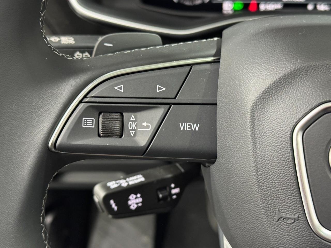 Audi Q7 Vehicle Full-screen Gallery Image 32