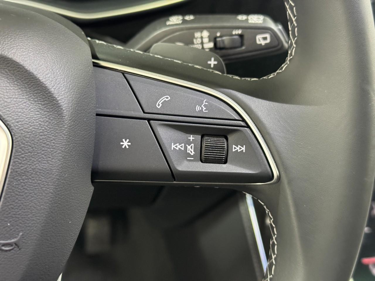 Audi Q7 Vehicle Full-screen Gallery Image 33