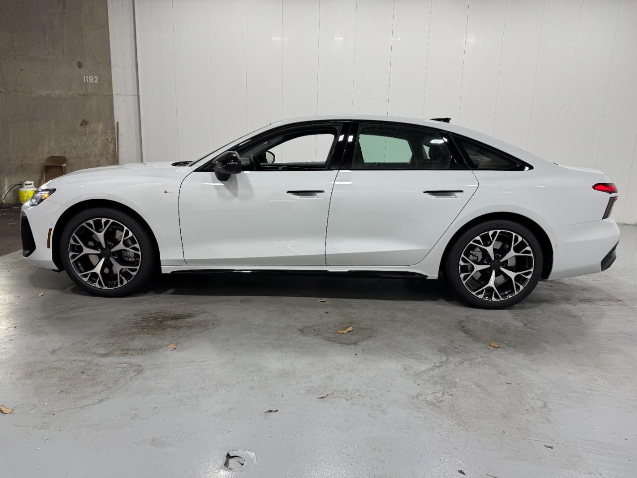 Audi A6 Sedan Vehicle Full-screen Gallery Image 2