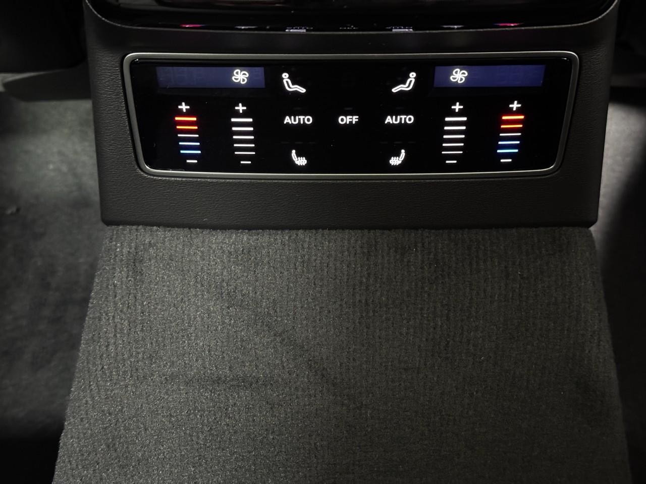 Audi A6 Sedan Vehicle Full-screen Gallery Image 11