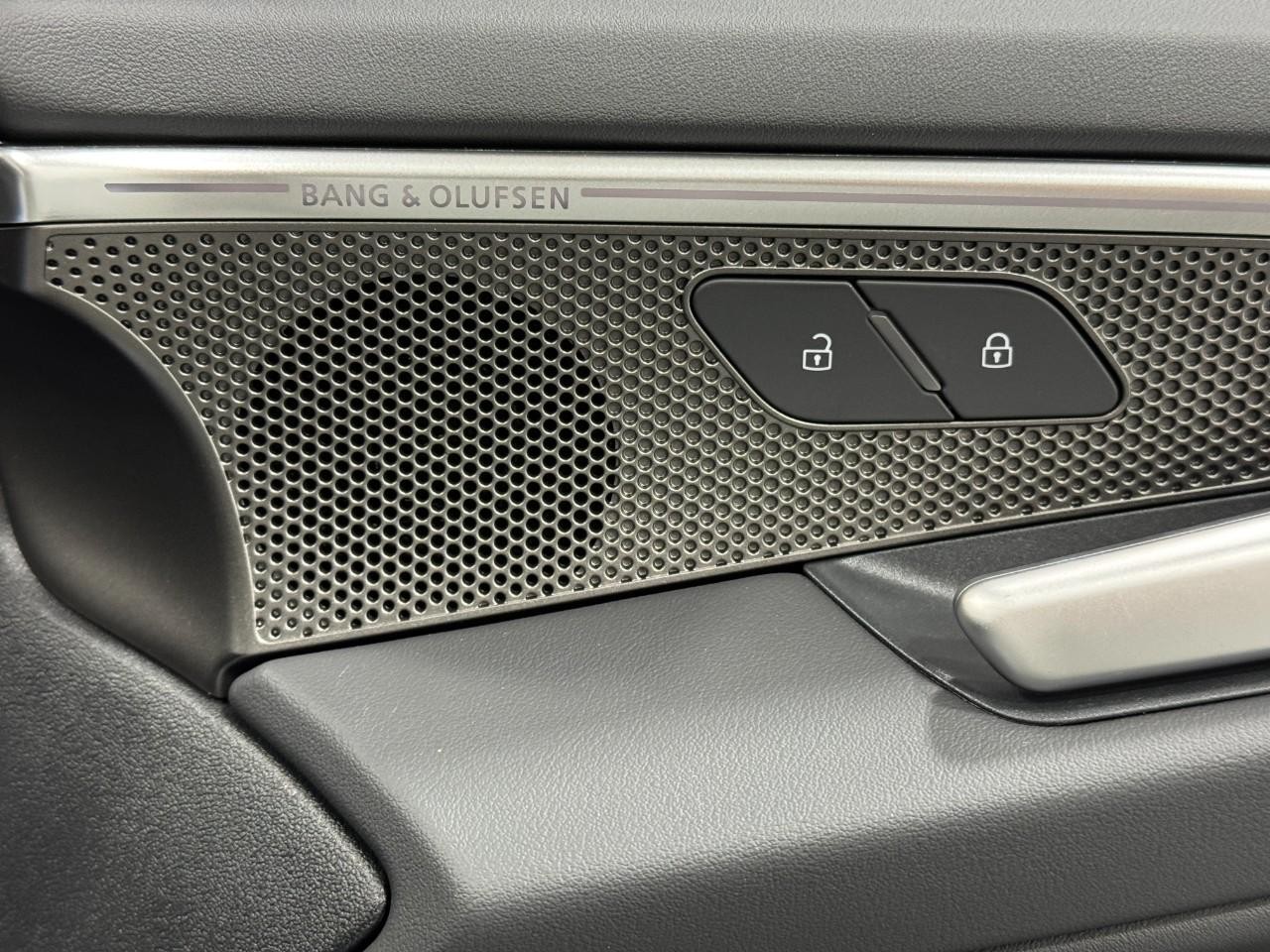 Audi A6 Sedan Vehicle Full-screen Gallery Image 21