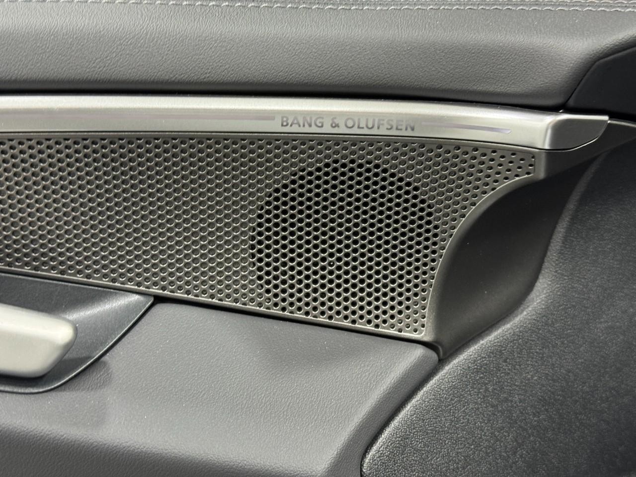 Audi A6 Sedan Vehicle Full-screen Gallery Image 23