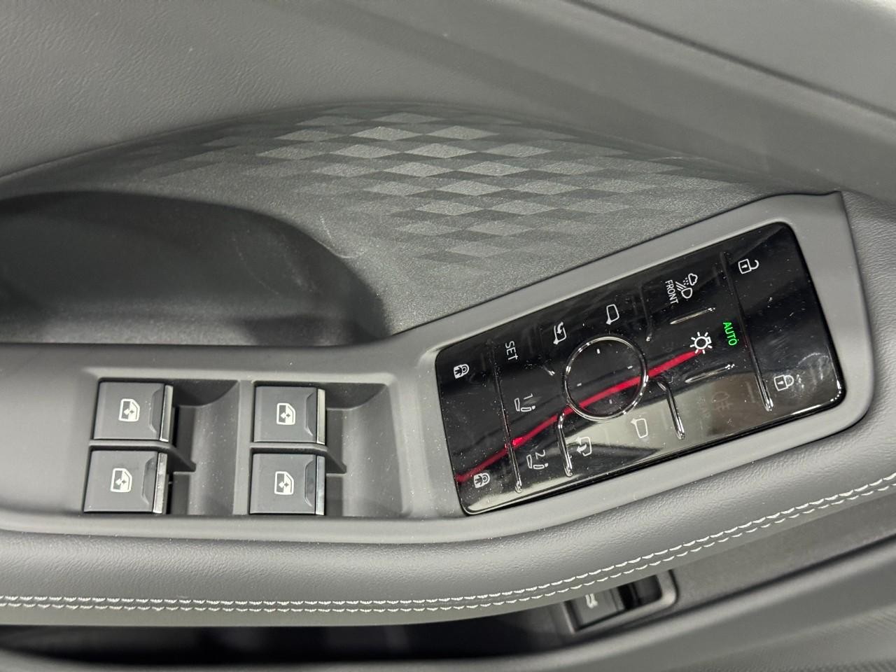 Audi A6 Sedan Vehicle Full-screen Gallery Image 24