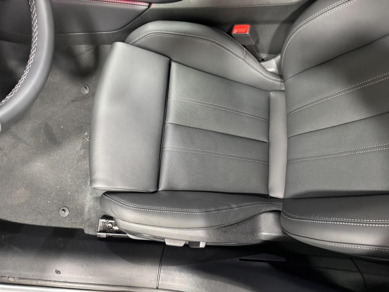 Audi A6 Sedan Vehicle Full-screen Gallery Image 27