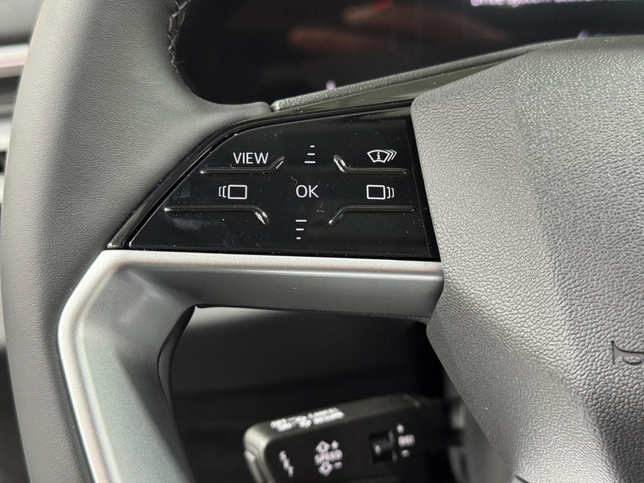 Audi A6 Sedan Vehicle Full-screen Gallery Image 30