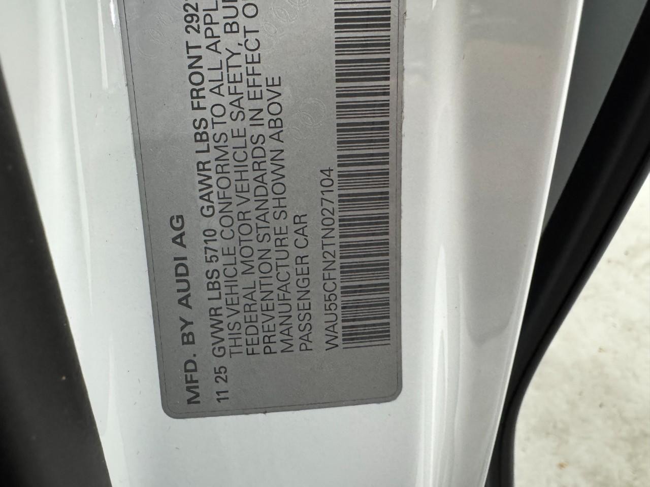 Audi A6 Sedan Vehicle Full-screen Gallery Image 34