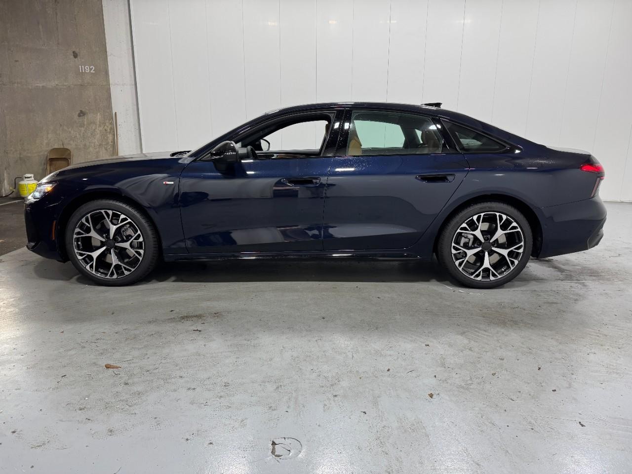 Audi A6 Sedan Vehicle Full-screen Gallery Image 2