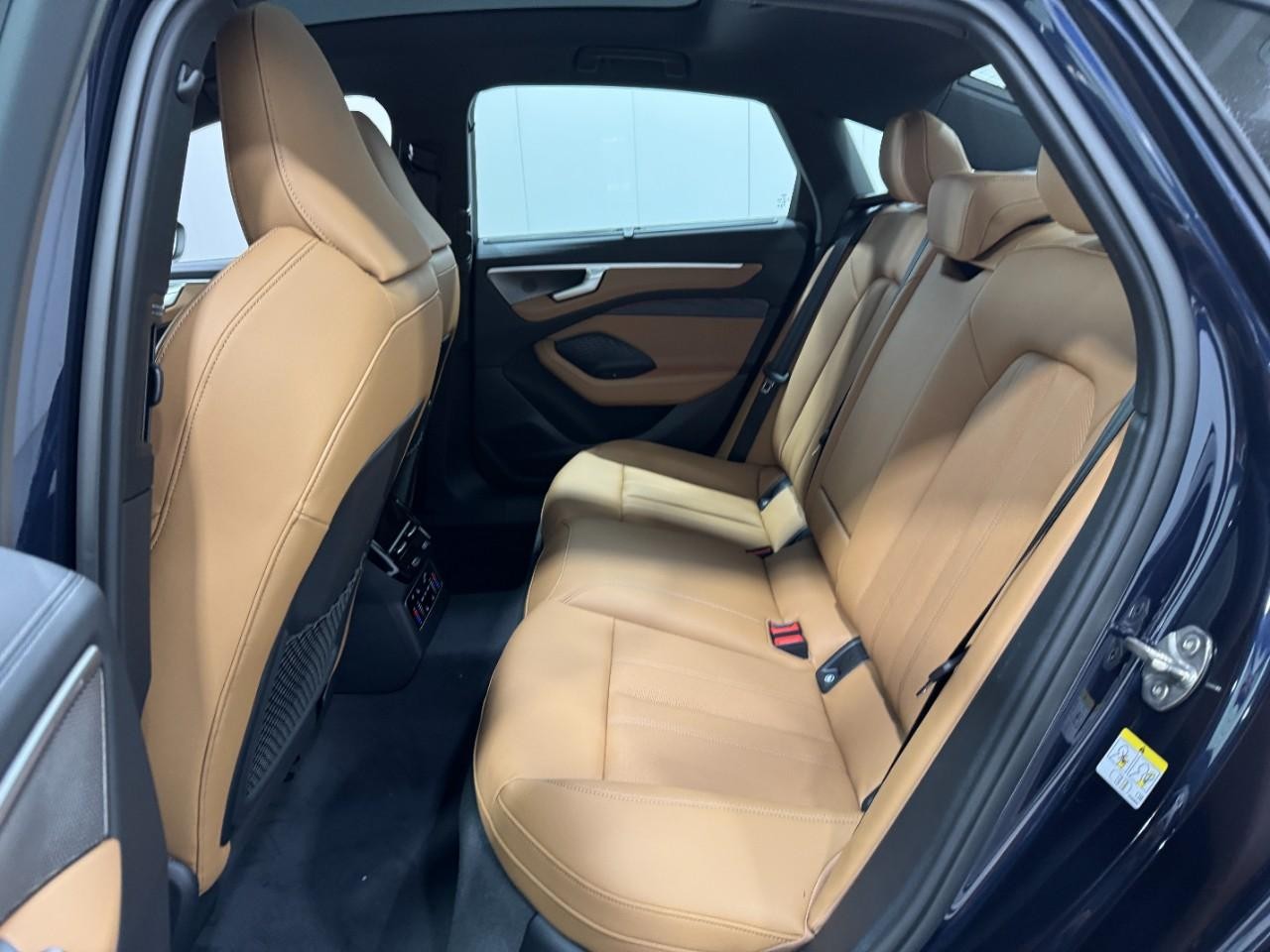 Audi A6 Sedan Vehicle Full-screen Gallery Image 8