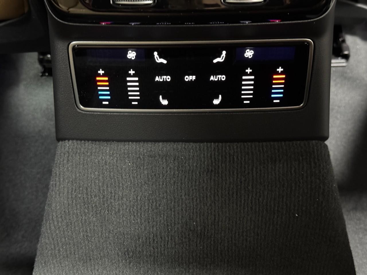 Audi A6 Sedan Vehicle Full-screen Gallery Image 11