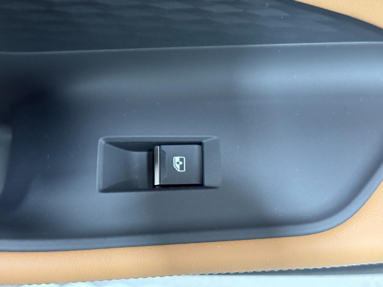 Audi A6 Sedan Vehicle Full-screen Gallery Image 22