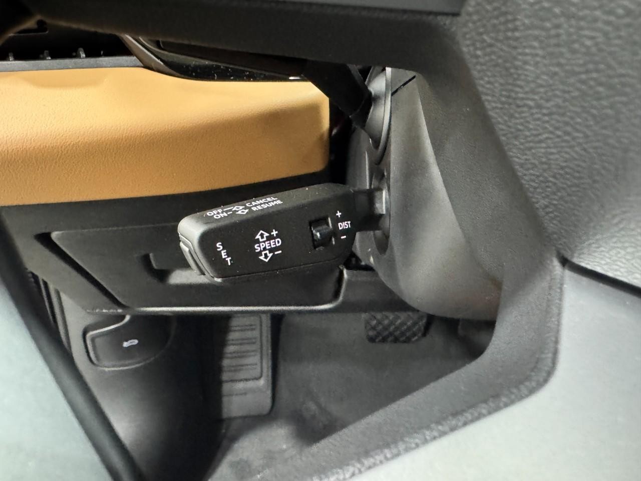 Audi A6 Sedan Vehicle Full-screen Gallery Image 29