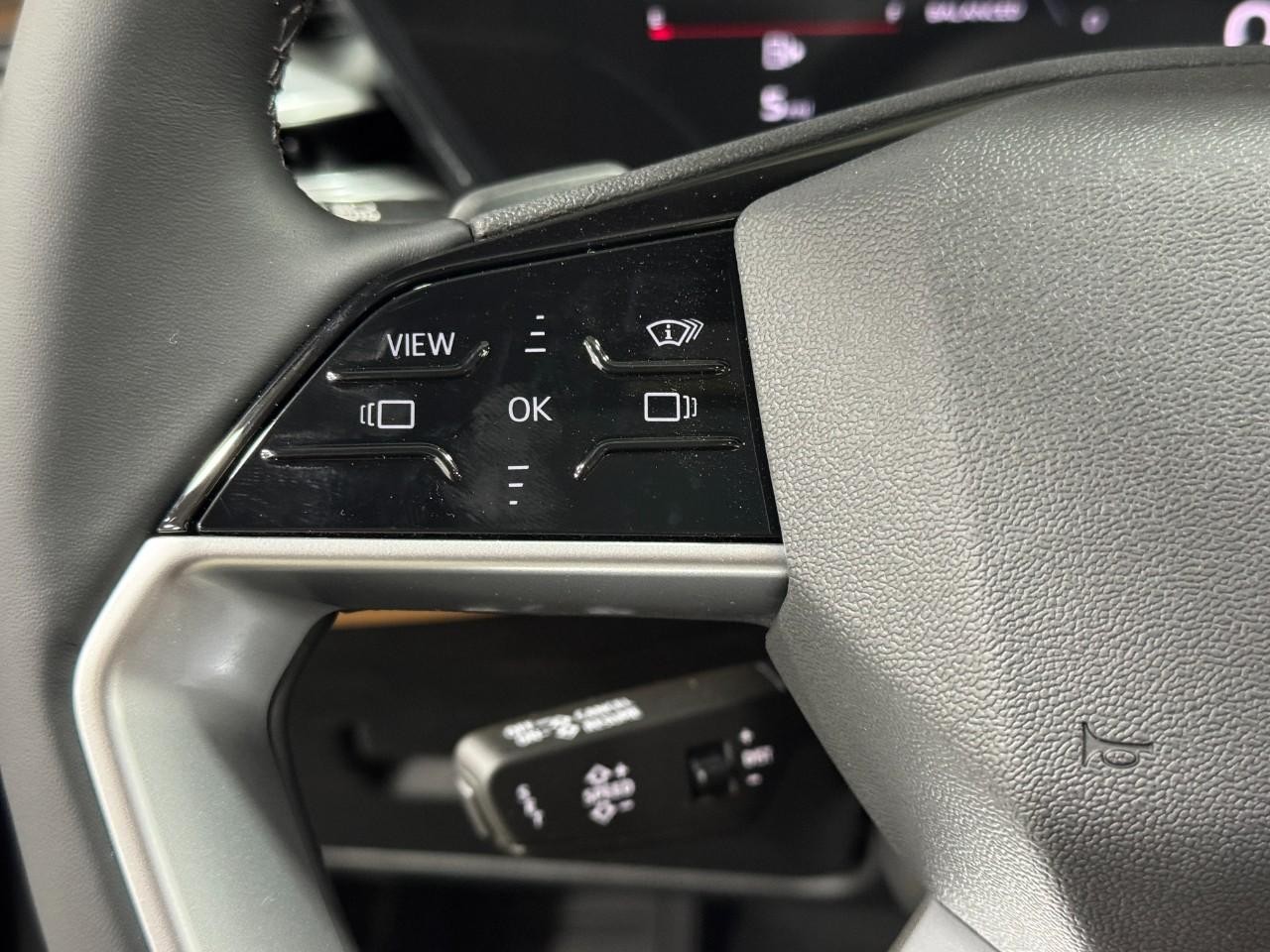 Audi A6 Sedan Vehicle Full-screen Gallery Image 30