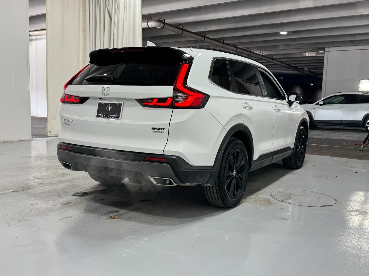 Honda CR-V Hybrid Vehicle Full-screen Gallery Image 4