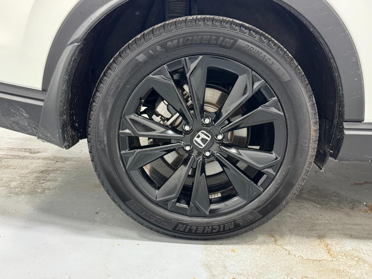 Honda CR-V Hybrid Vehicle Full-screen Gallery Image 5