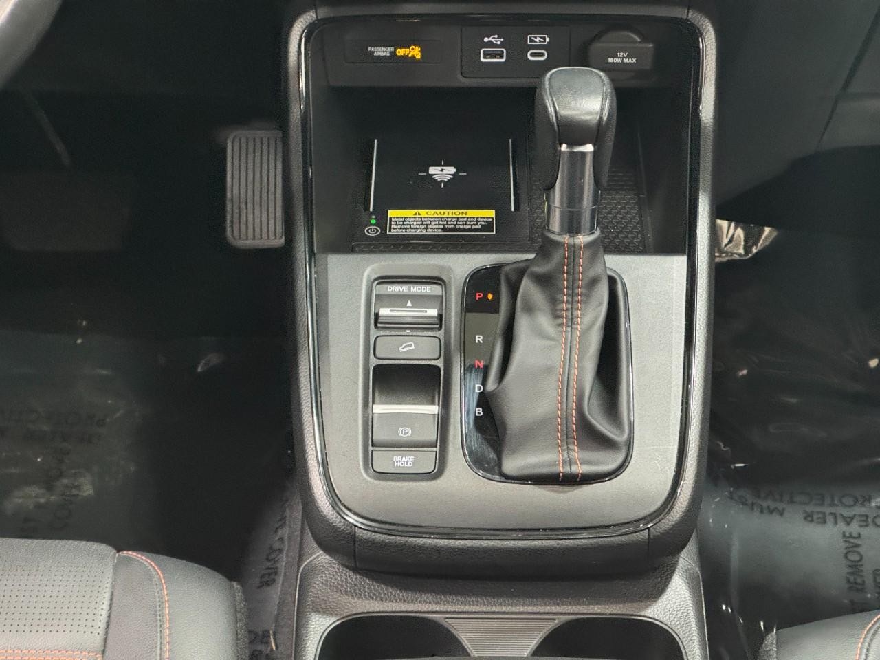 Honda CR-V Hybrid Vehicle Full-screen Gallery Image 16