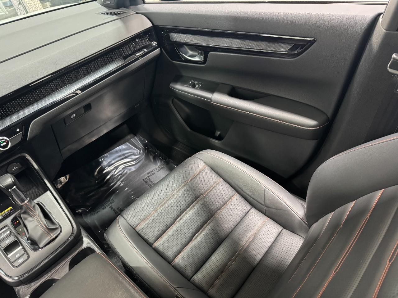 Honda CR-V Hybrid Vehicle Full-screen Gallery Image 17