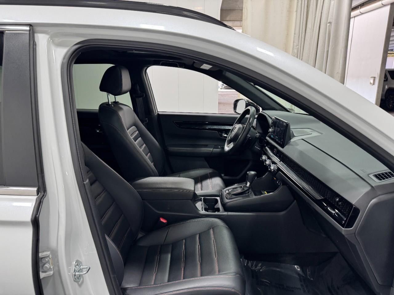 Honda CR-V Hybrid Vehicle Full-screen Gallery Image 18