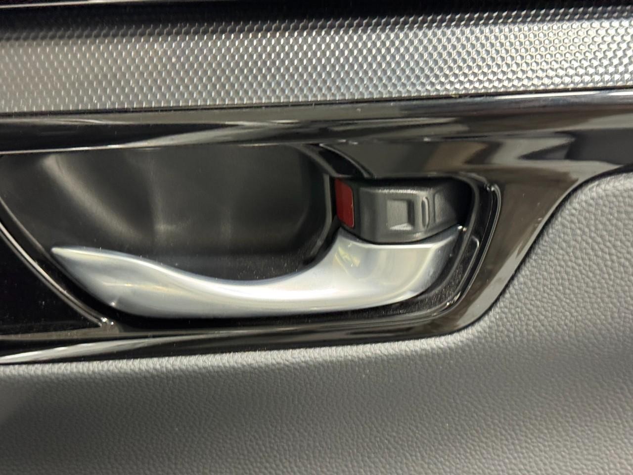 Honda CR-V Hybrid Vehicle Full-screen Gallery Image 21