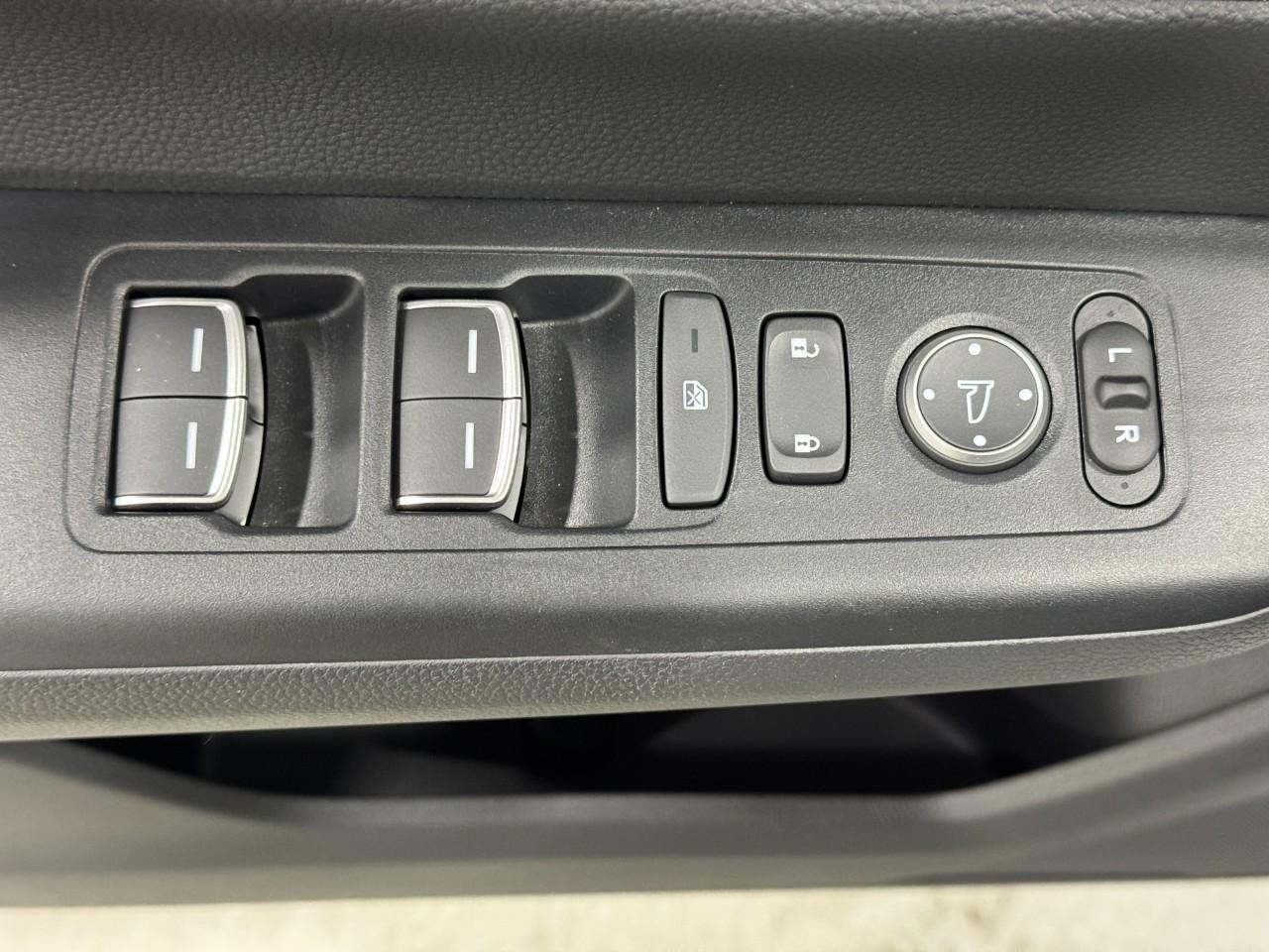 Honda CR-V Hybrid Vehicle Full-screen Gallery Image 24