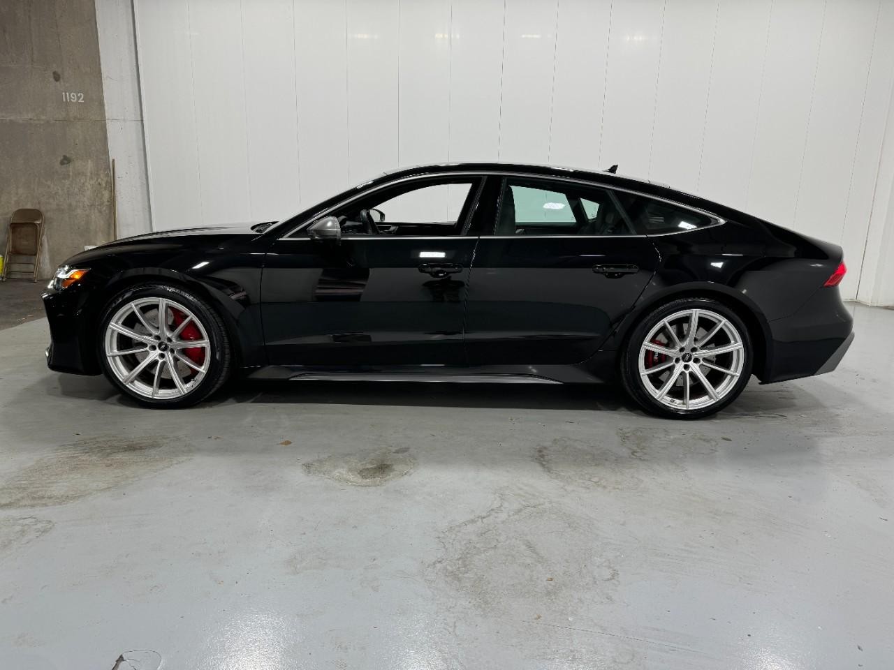 Audi RS 7 Vehicle Full-screen Gallery Image 02