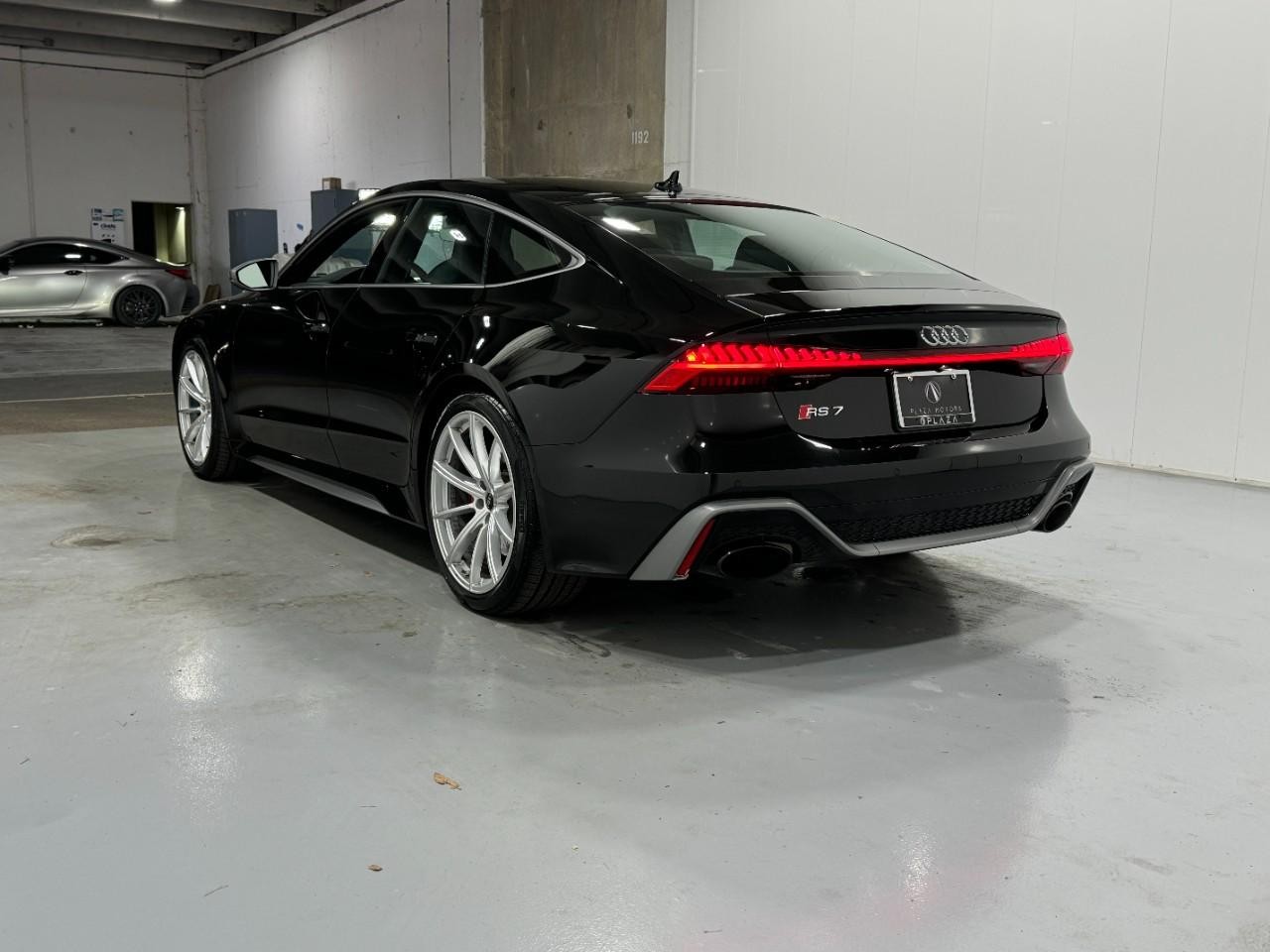 Audi RS 7 Vehicle Full-screen Gallery Image 03