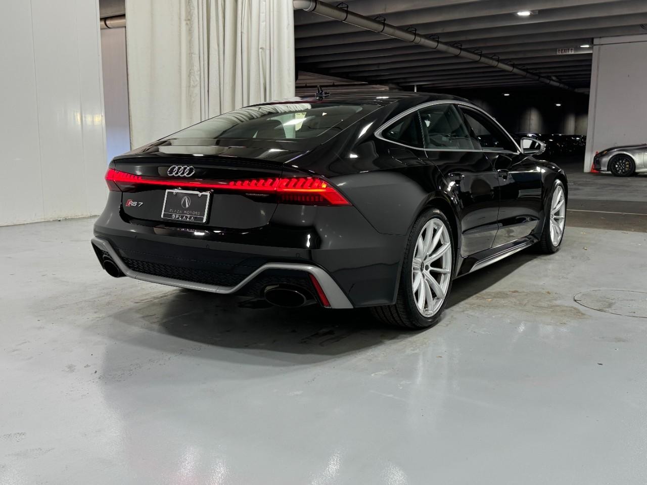 Audi RS 7 Vehicle Full-screen Gallery Image 04