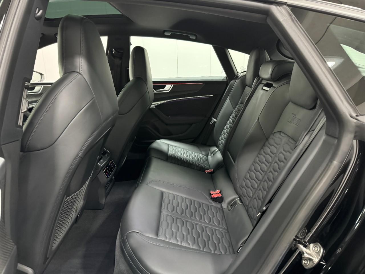 Audi RS 7 Vehicle Full-screen Gallery Image 08