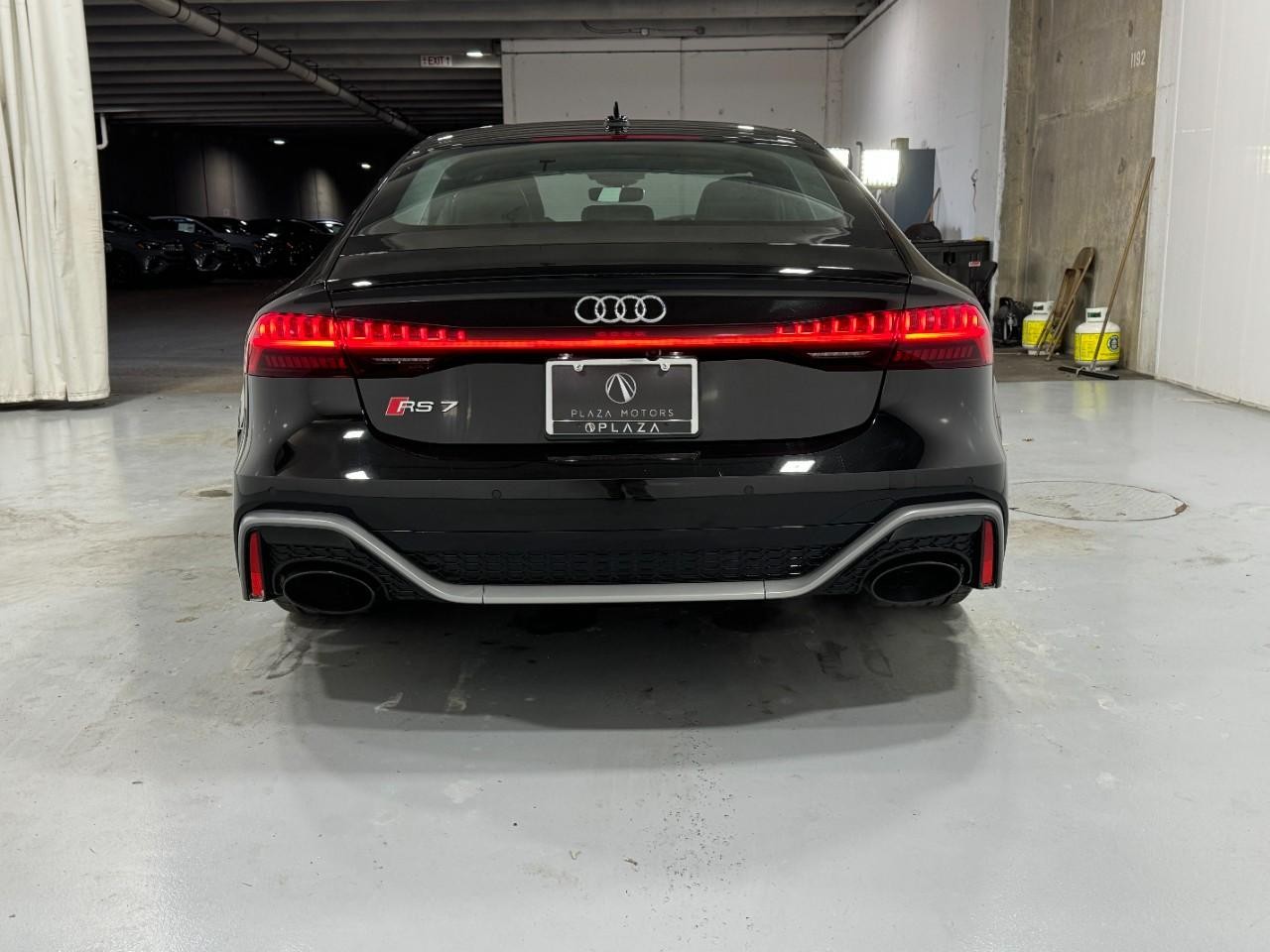 Audi RS 7 Vehicle Full-screen Gallery Image 09