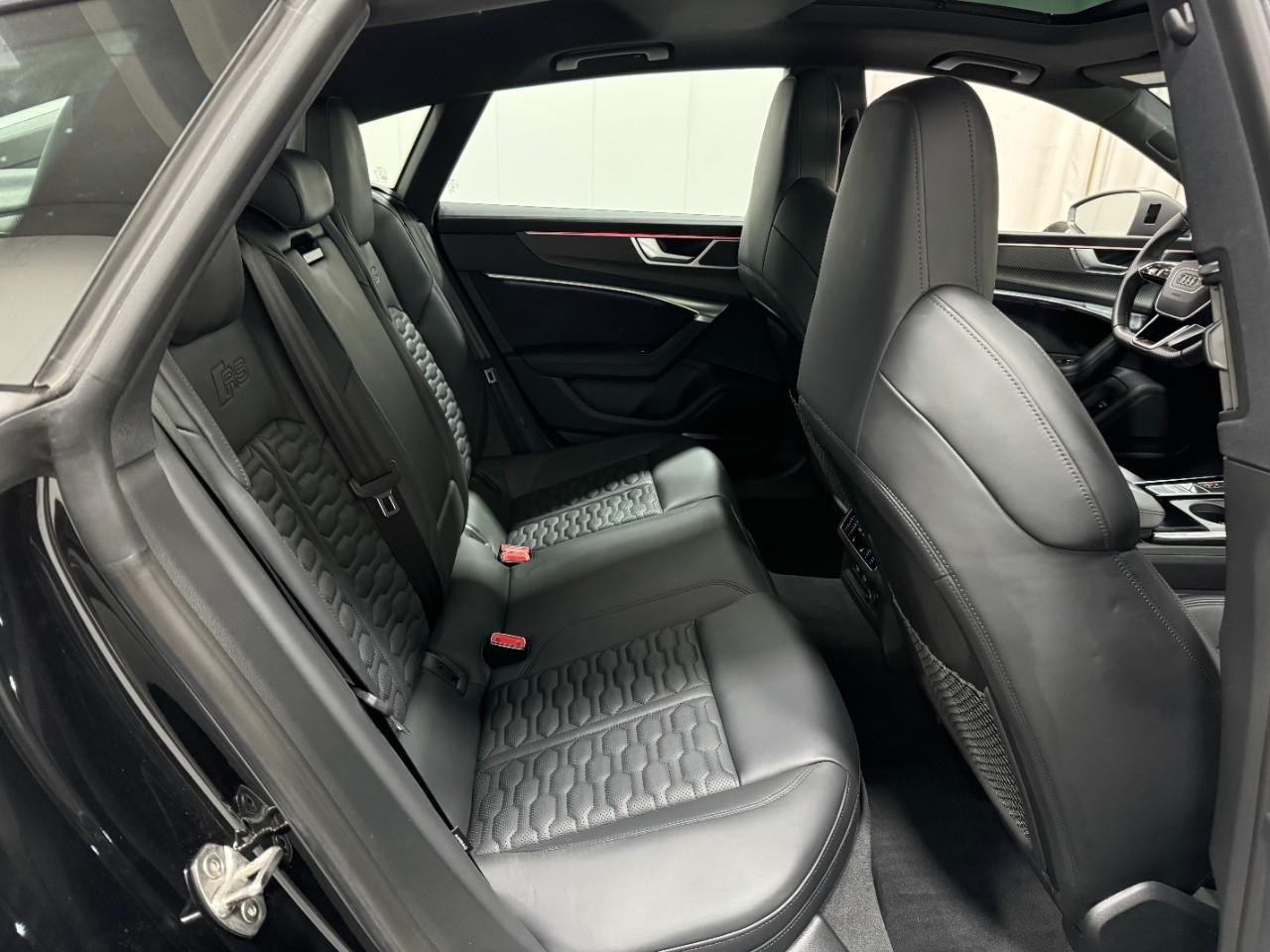 Audi RS 7 Vehicle Full-screen Gallery Image 10