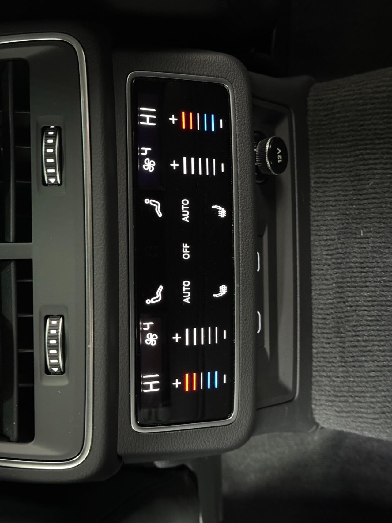 Audi RS 7 Vehicle Full-screen Gallery Image 11