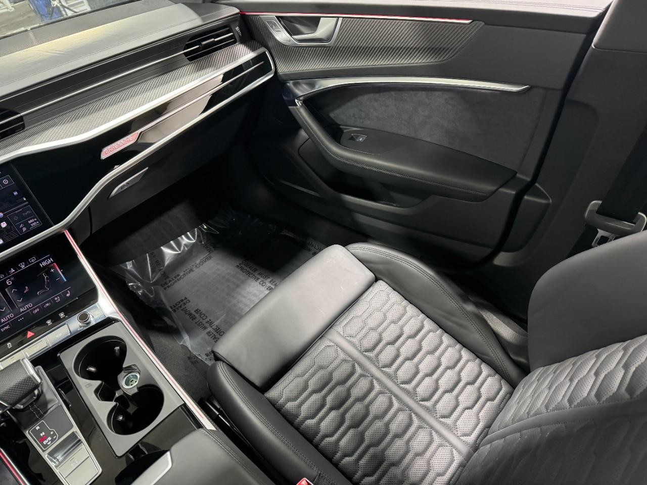 Audi RS 7 Vehicle Full-screen Gallery Image 18