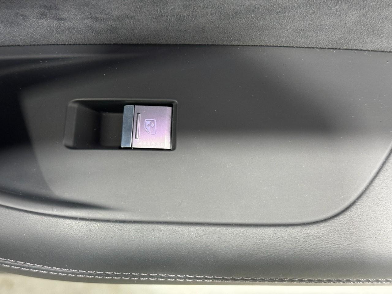 Audi RS 7 Vehicle Full-screen Gallery Image 23