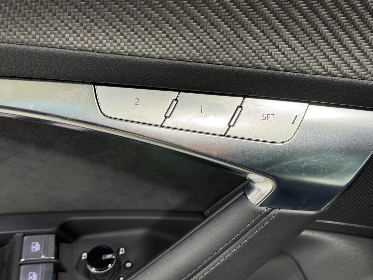 Audi RS 7 Vehicle Full-screen Gallery Image 25