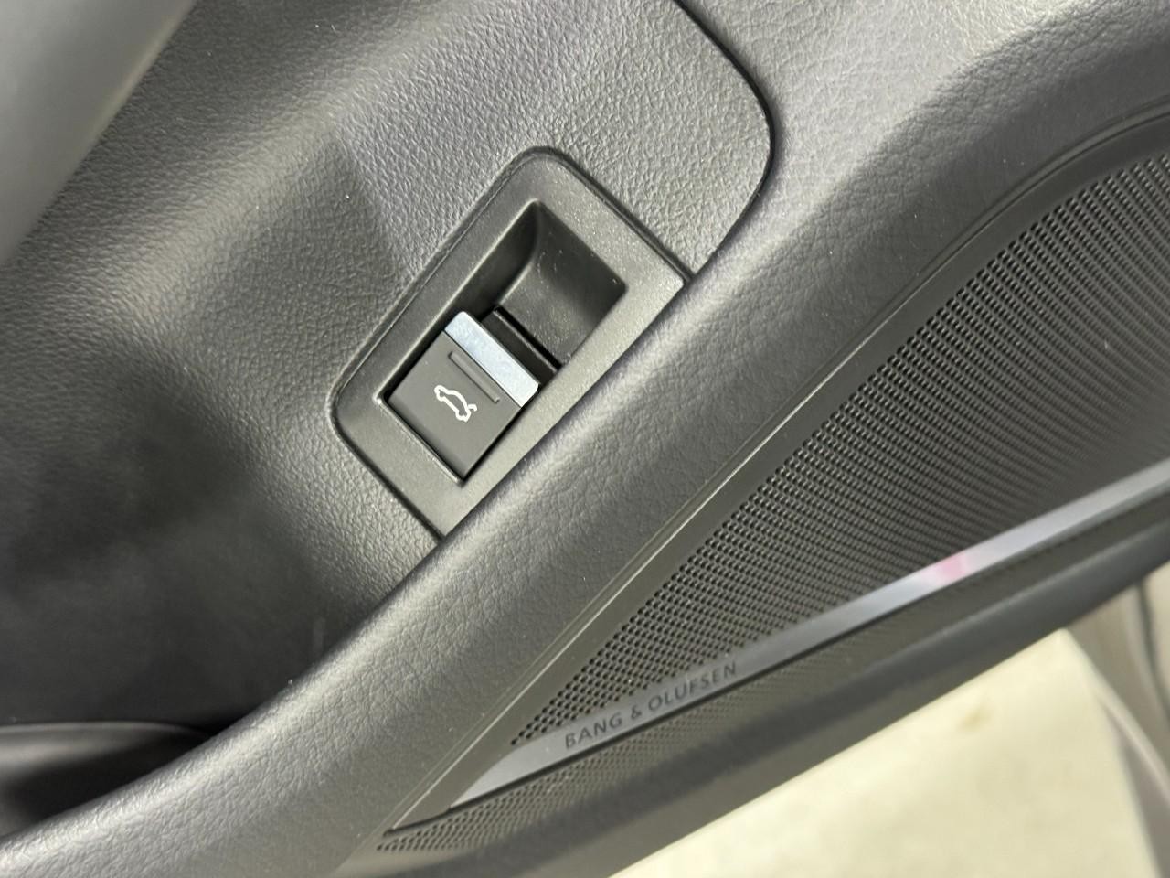 Audi RS 7 Vehicle Full-screen Gallery Image 27