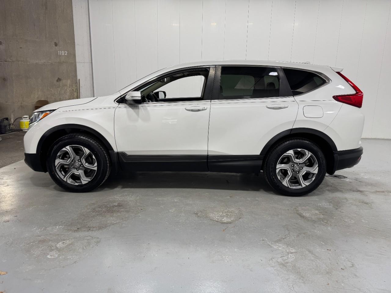 Honda CR-V Vehicle Full-screen Gallery Image 2