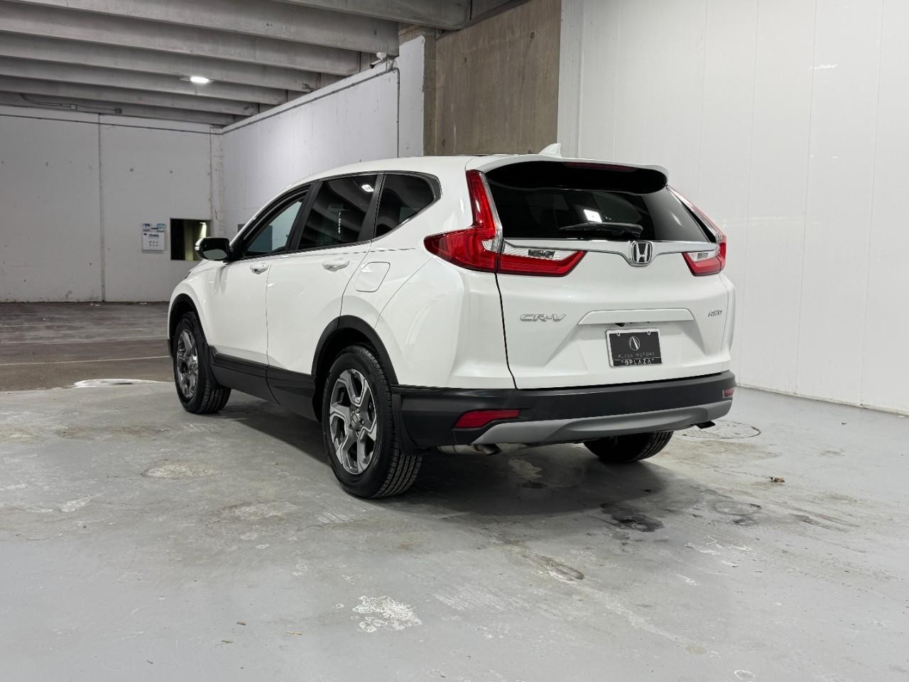 Honda CR-V Vehicle Full-screen Gallery Image 3