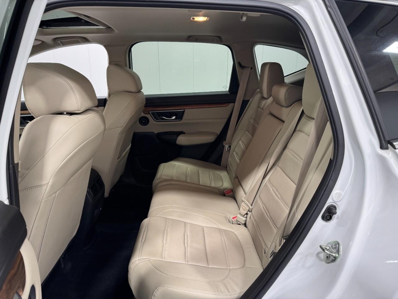 Honda CR-V Vehicle Full-screen Gallery Image 8